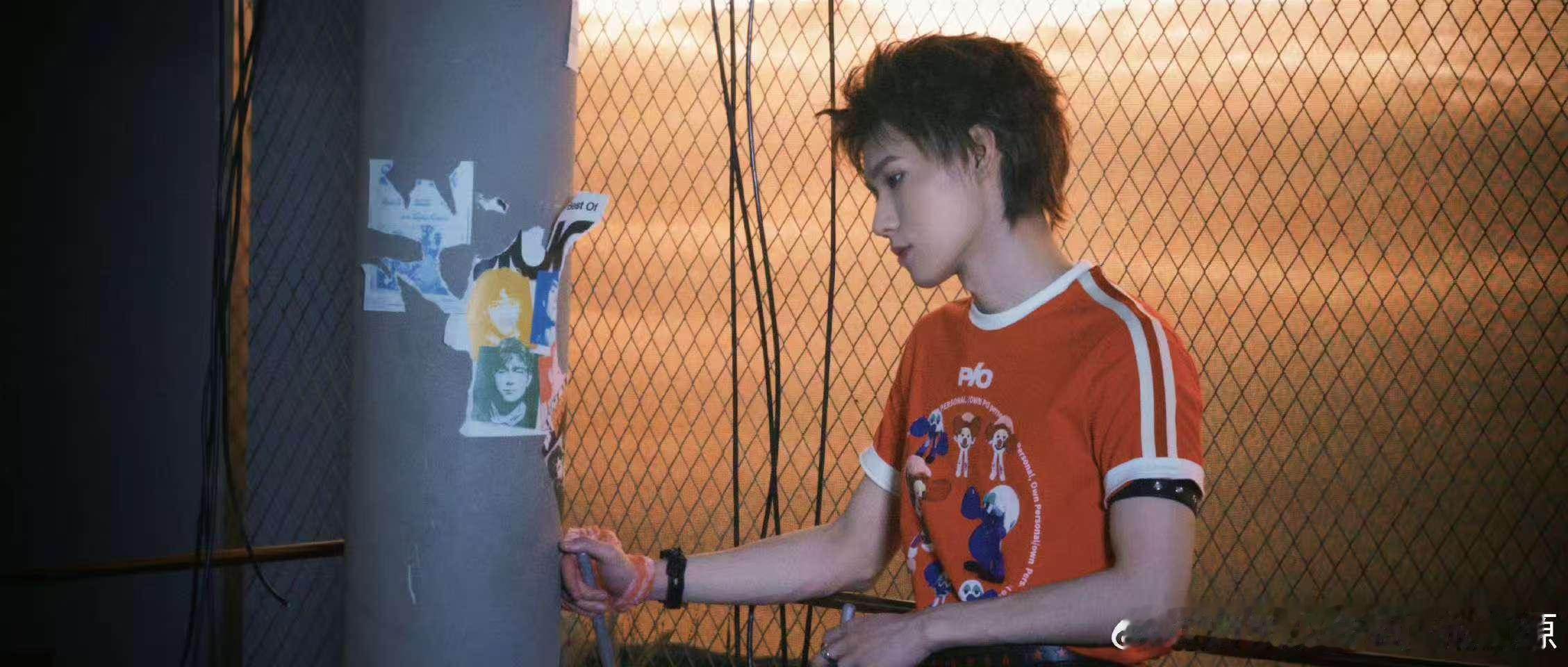 张真源臂环look张真源打鼓随拍张真源臂环look，哇塞，