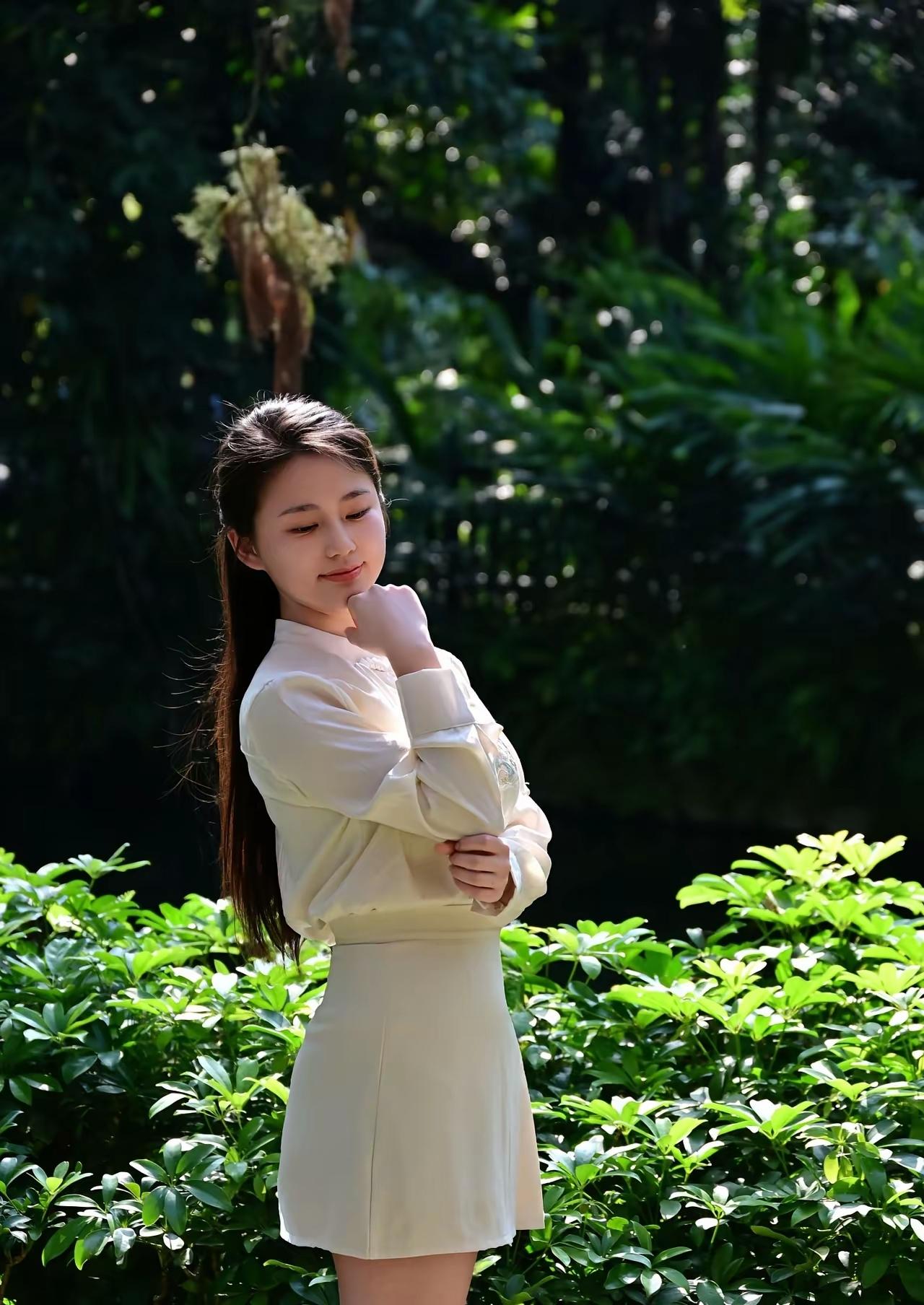 不只是为了记录，更是为了“被看见”。

朋友圈里岁月静好的那张照片背后，可能是生