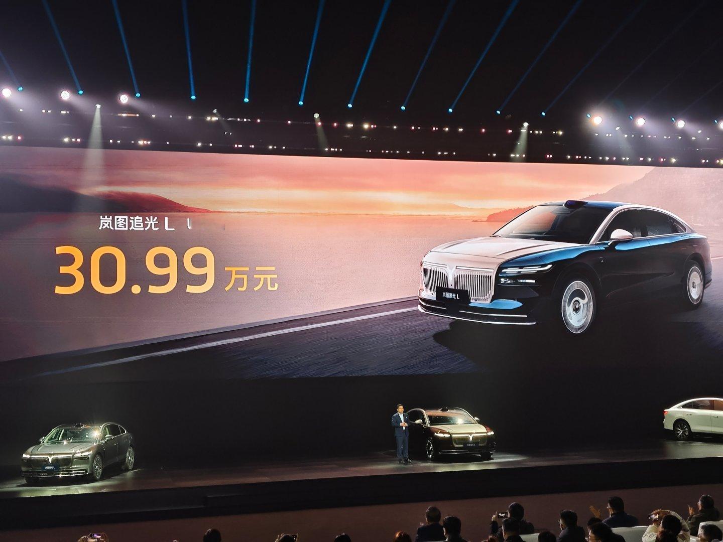 追光L Ultra 版本，30.99万主要增加了：空悬，CDC，后轮转向，主动降