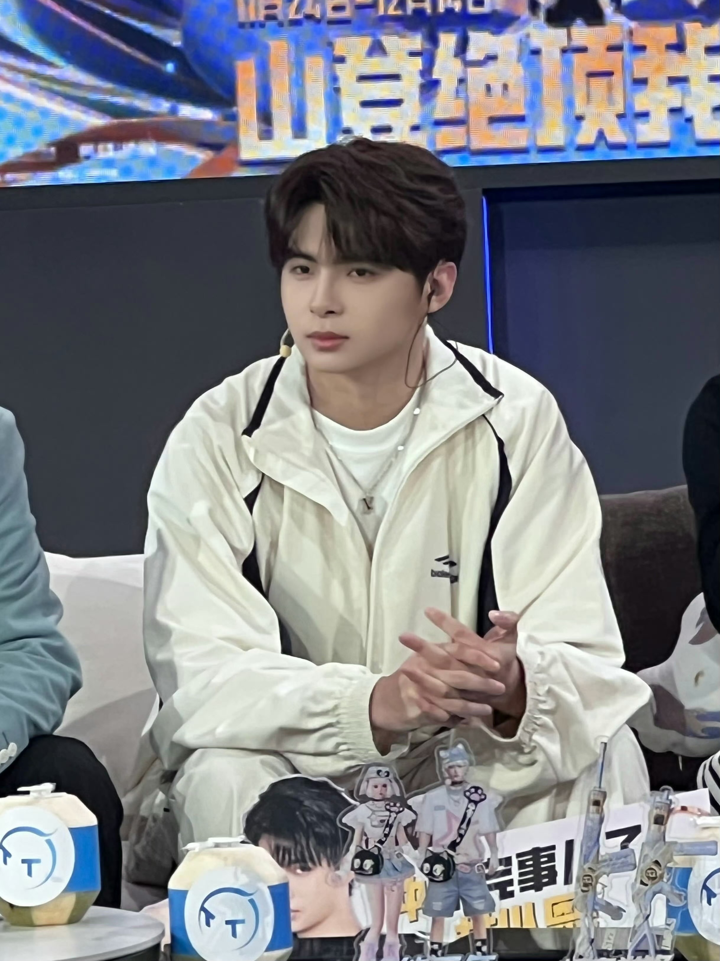 2025和平精英全球总决赛 解说现场的帅气扒拉acg优创官2025pel