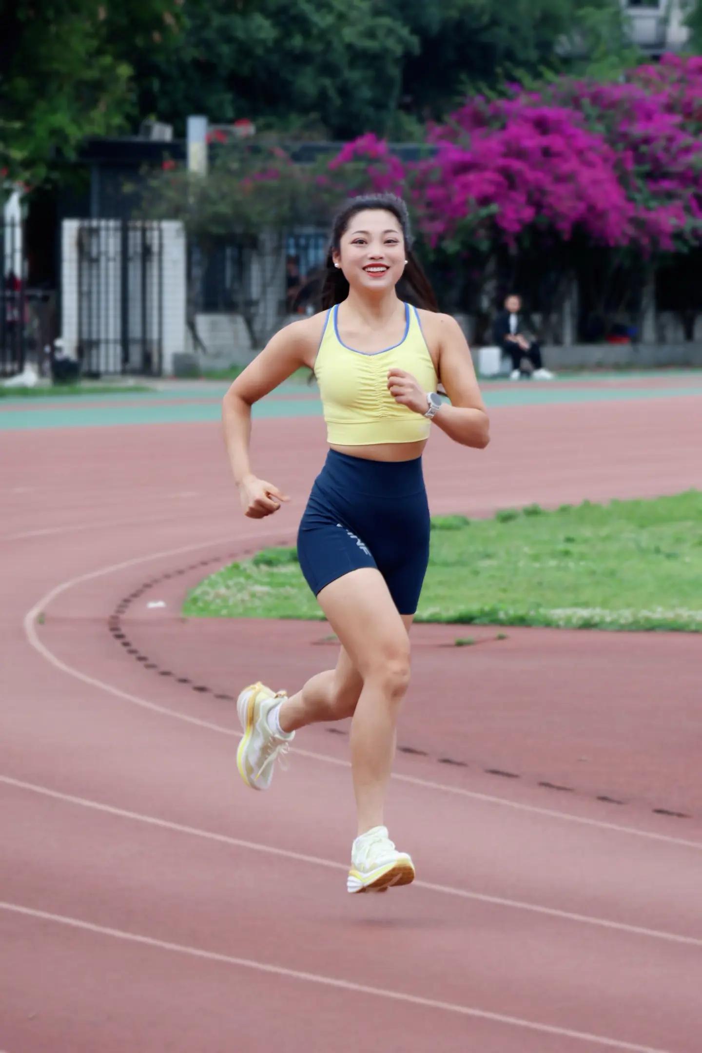 美从来没有标准，充满自信健康就很美👏。