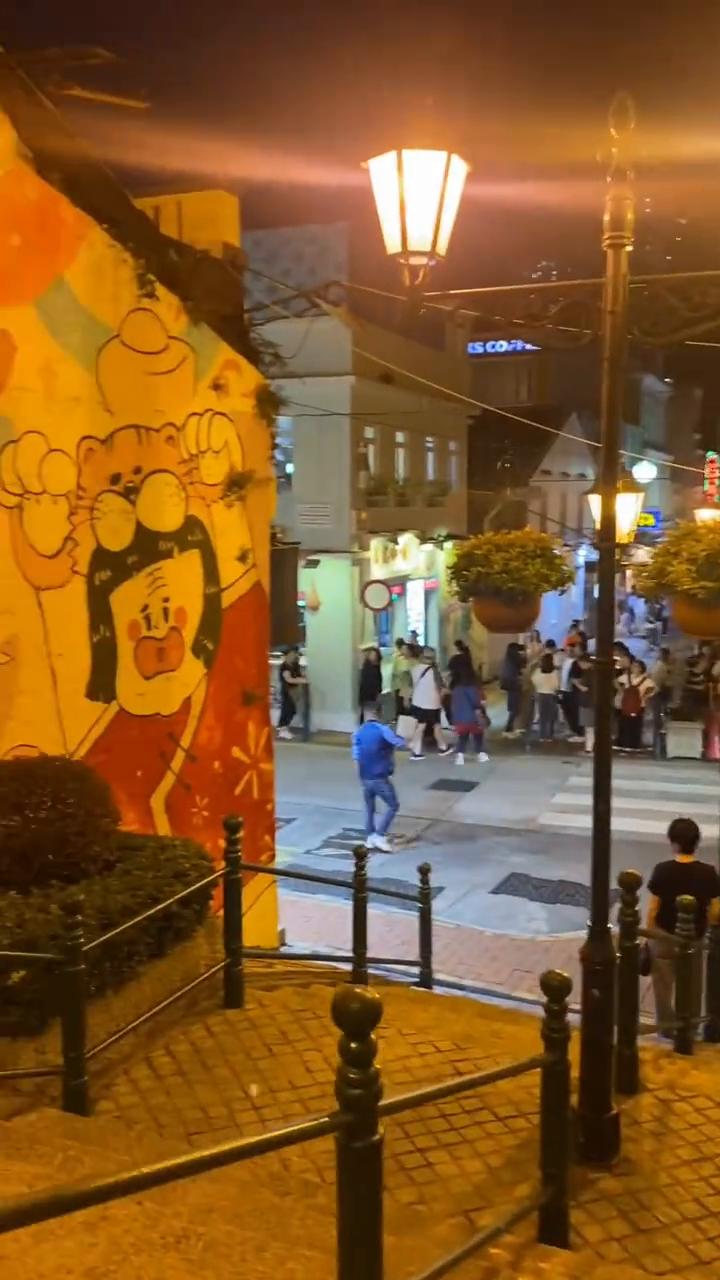 我听说现在特别流行city walk，今天在澳门，也来一个澳门的city wal