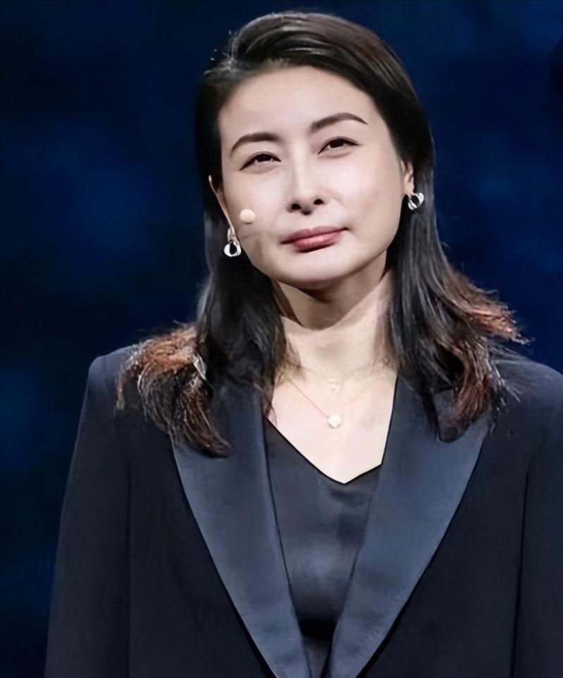 郭晶晶此刻心情，估计比吃了苍蝇还难受。她怎么也没想到，自己只是因为工作太忙，没参