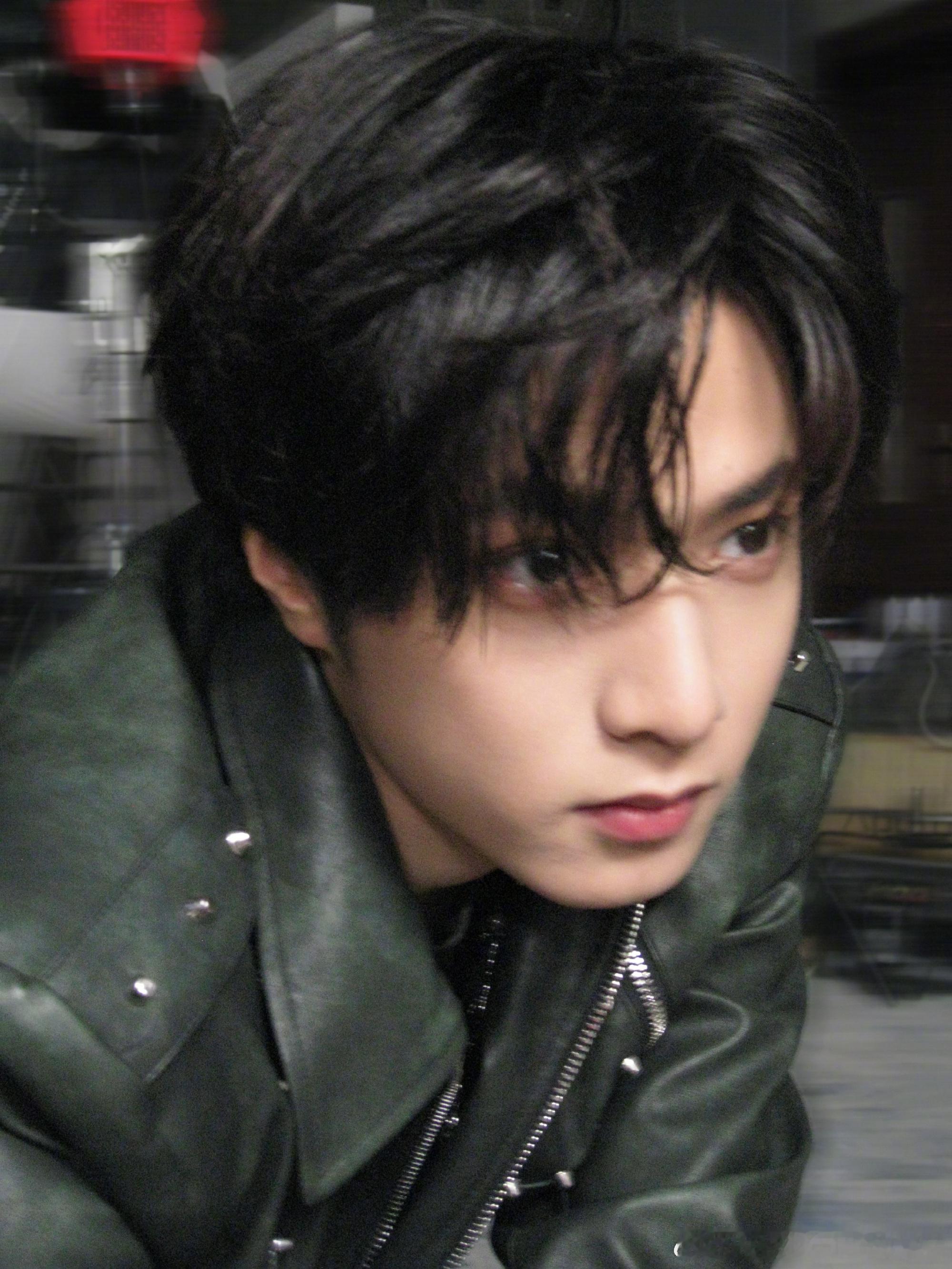 刘耀文捡到小狗ccd 刘耀文是捡到小狗的ccd了吧？这个视角太有代入感了，近距离