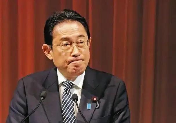 讲清楚一件事：当年那笔千亿赔款，中国不是免了，是扣下了，扣在道义这把刀上，随时能