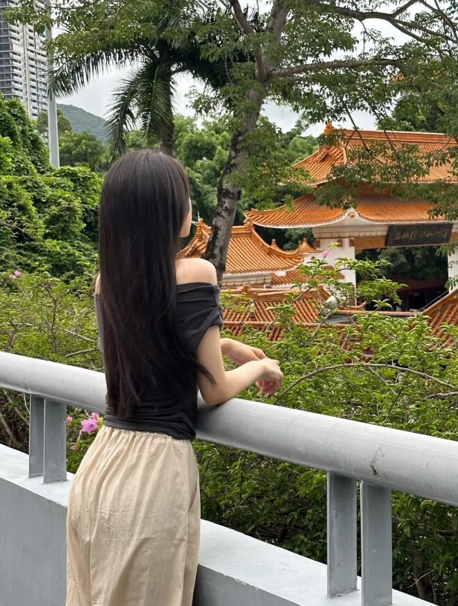 每当你感到懈怠时，
请温柔地提醒自己——
别轻易放弃。
因为那可能正是你离突破最