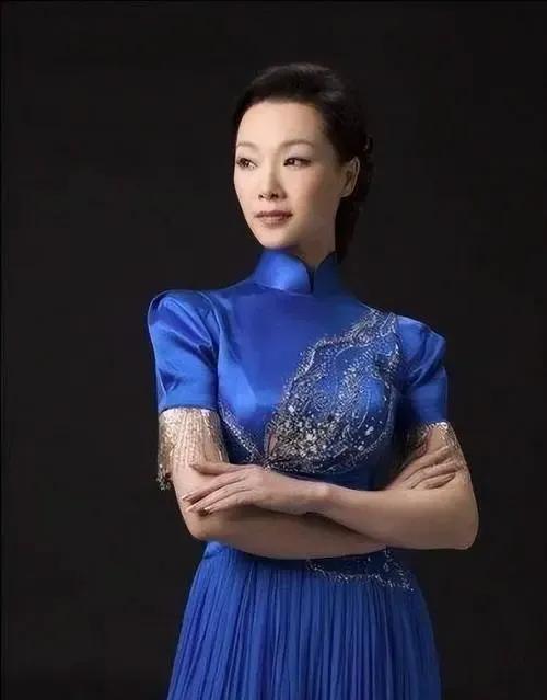 大家还记得她吗？感觉已经好久没见她的演出了！

杭州的美女！她以前也是晚会上的常