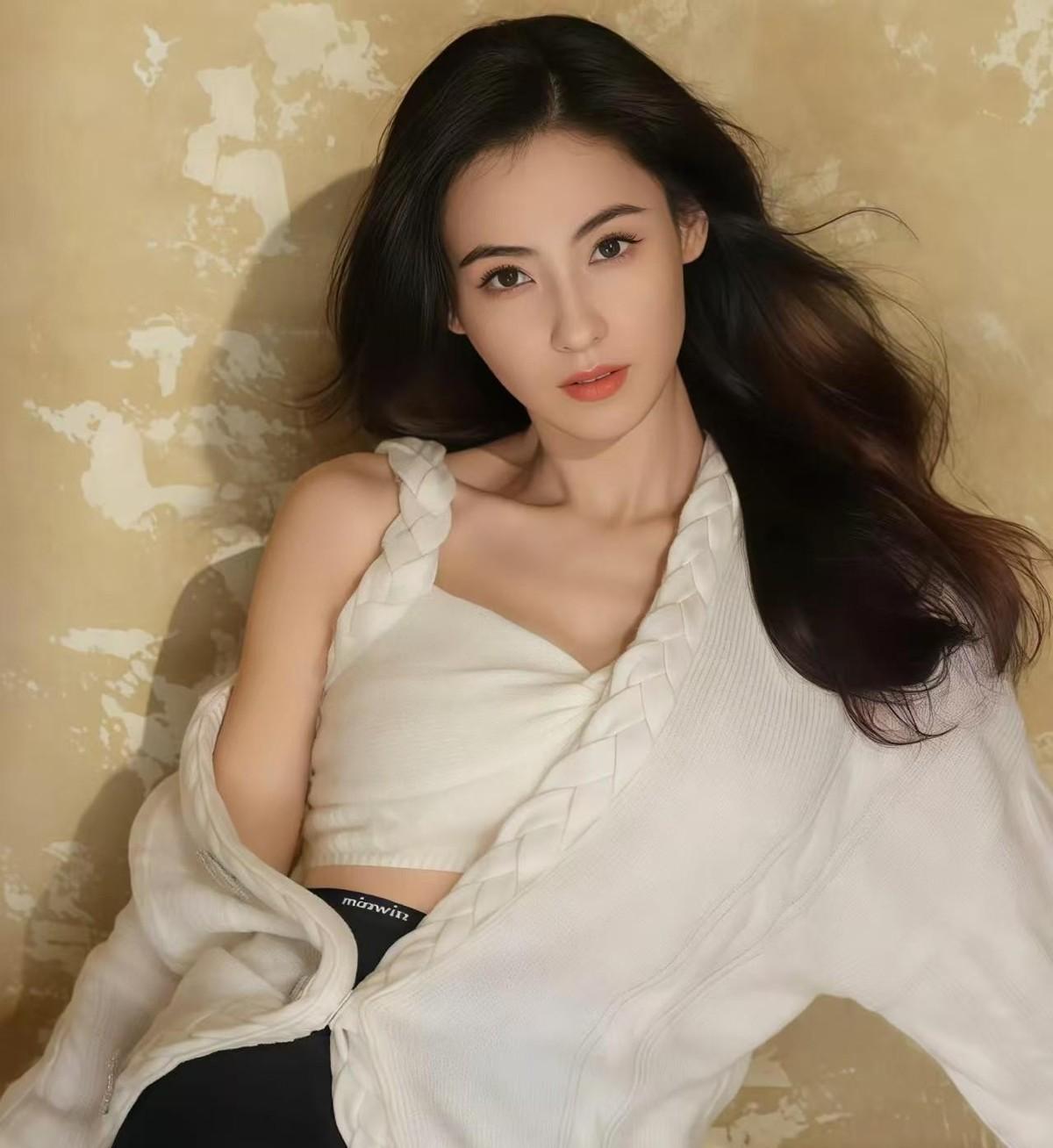 活到44岁，张柏芝大儿子都19了。
她晒出陪儿子庆生的照片，脸上那种舒展和放松，