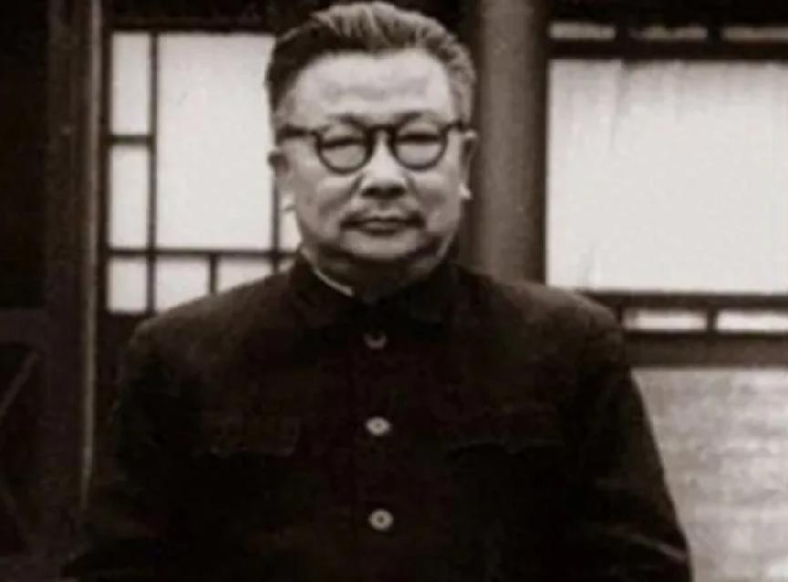 1950年，李克农给台湾发一电报，毛人凤看后瘫倒，电报上说了啥？
 
这一决定不