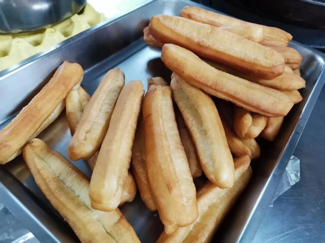 船上吃的油条居然是预制的！

船已经离开美国港口往回开了，不知道是不是由于快要下