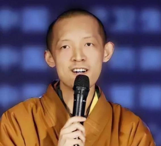 他放弃50万奖学金，放着北大不读，非要出家当和尚。父母跪地哭求都拦不住。9年后他