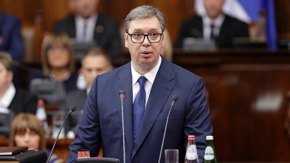 凤凰新闻【爱泼斯坦案文件公布，武契奇：伊朗或在48小时内遭袭】“这种荒唐事发生时