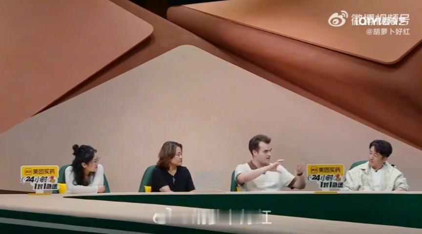 邹市明自己家事没明白管小鹿家姐姐当家谁被这段互动逗笑了，节目里讨论吵架后怎么和好