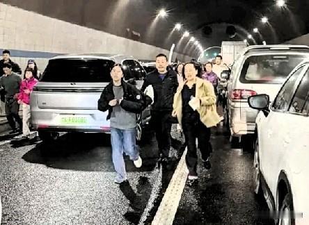 隧道爆炸千人奔逃？
官方通报一出，真相太意外！
 
刷到广元古家山隧道的视频真的