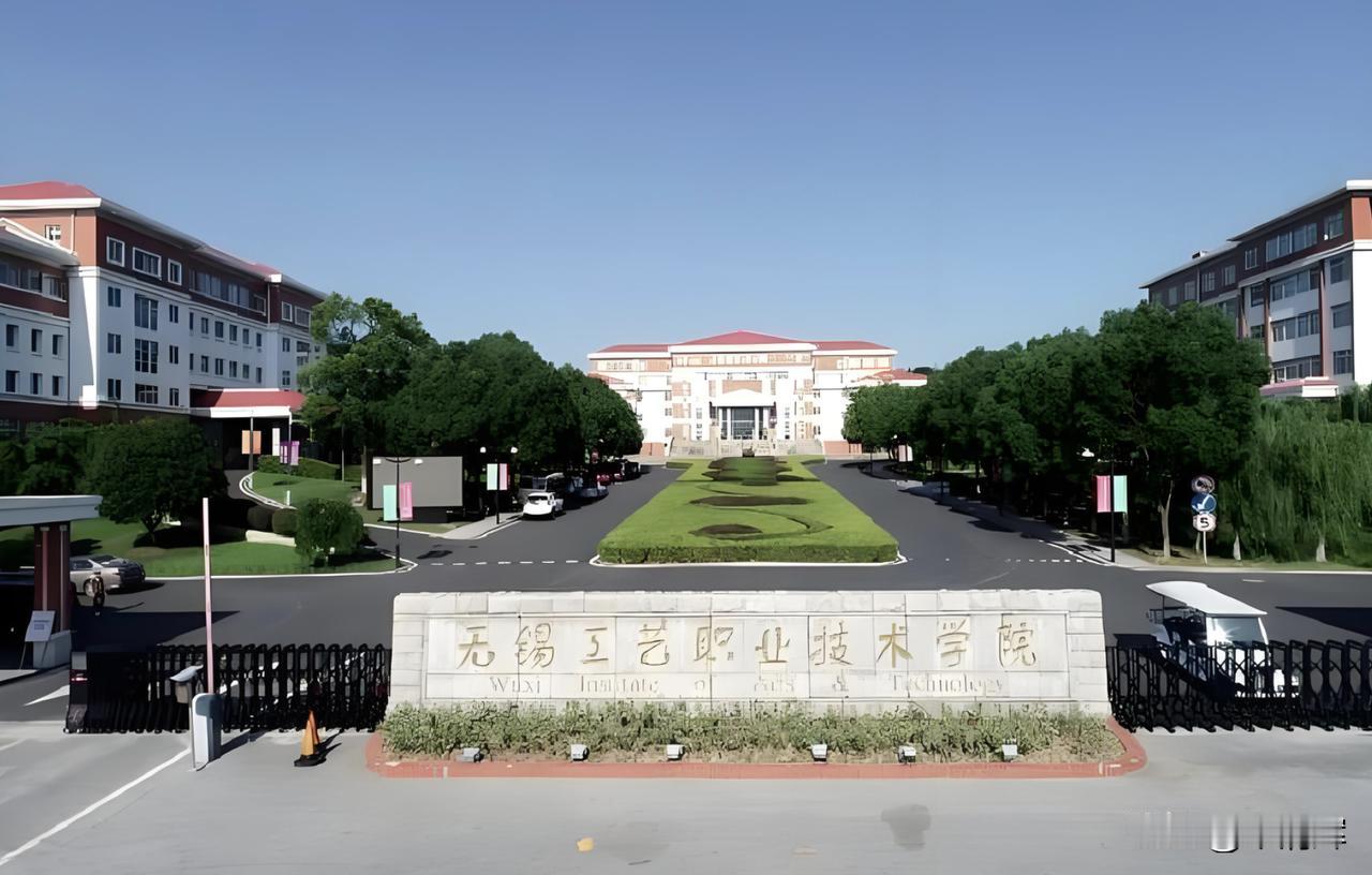 “如果社会中充满了隐匿于日常生活中的不平等与暴力，久而久之就会形成暴力的自然化。