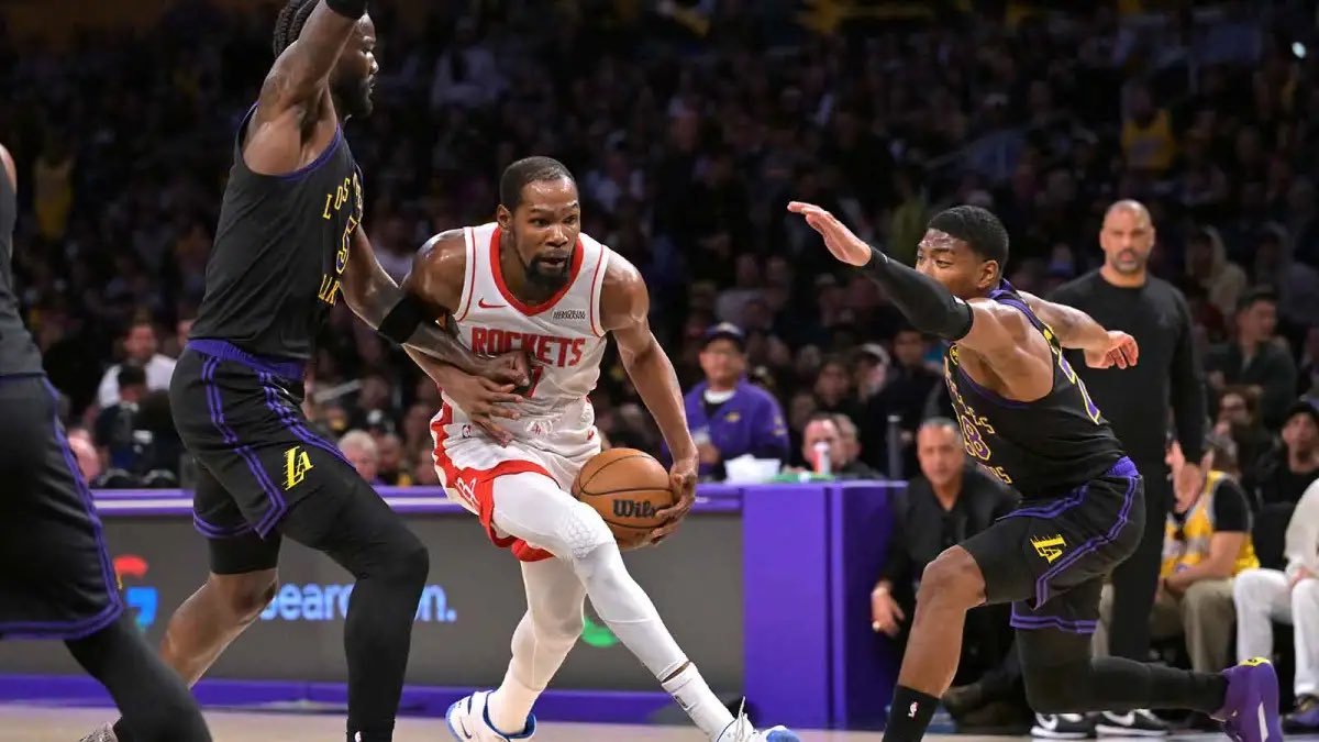 杜兰特左脚踝扭伤，明日比赛出战成疑。火箭vs湖人休斯顿火箭