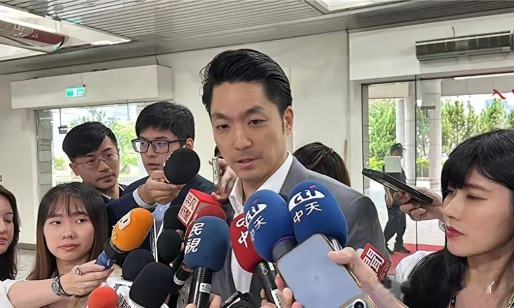 台北市长蒋万安曾放话，要是大陆继续台海军演、军机绕台，就停办沪台双城论坛，结果光