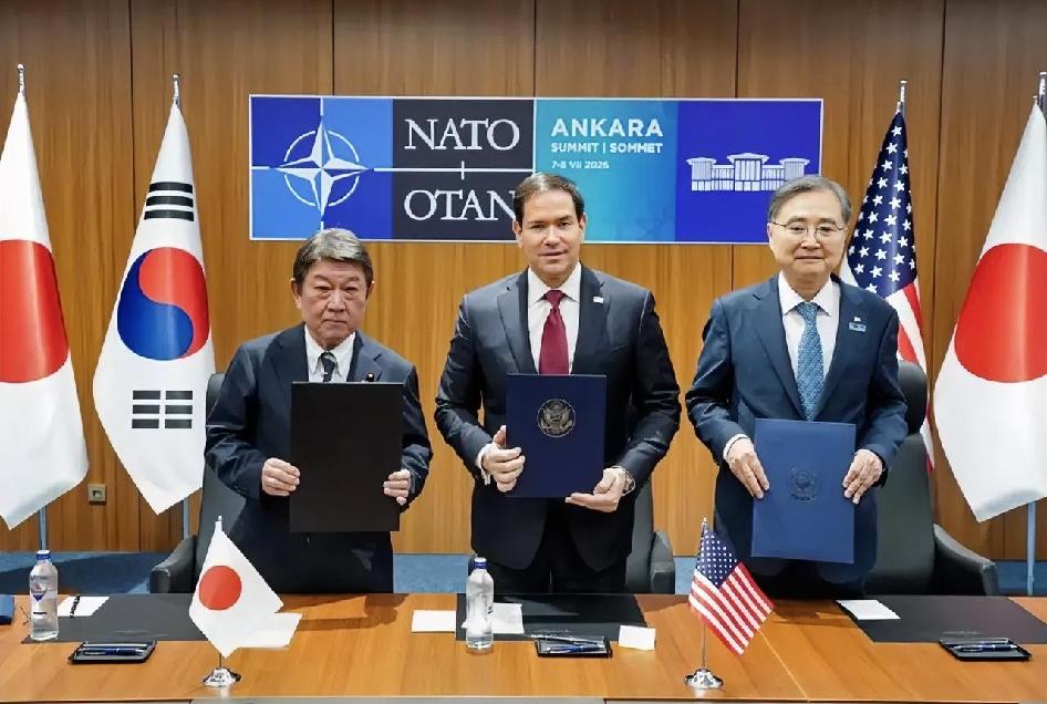 7月7日，日美韩外长在安卡拉北约峰会期间举行三边会谈，就中国6日潜射弹道导弹表达