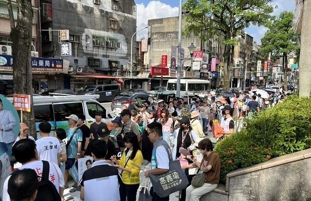 谢寒冰曾预言：沈伯洋的得票率恐低于31%。国民党前发言人杨智伃曾指出，民进党复制