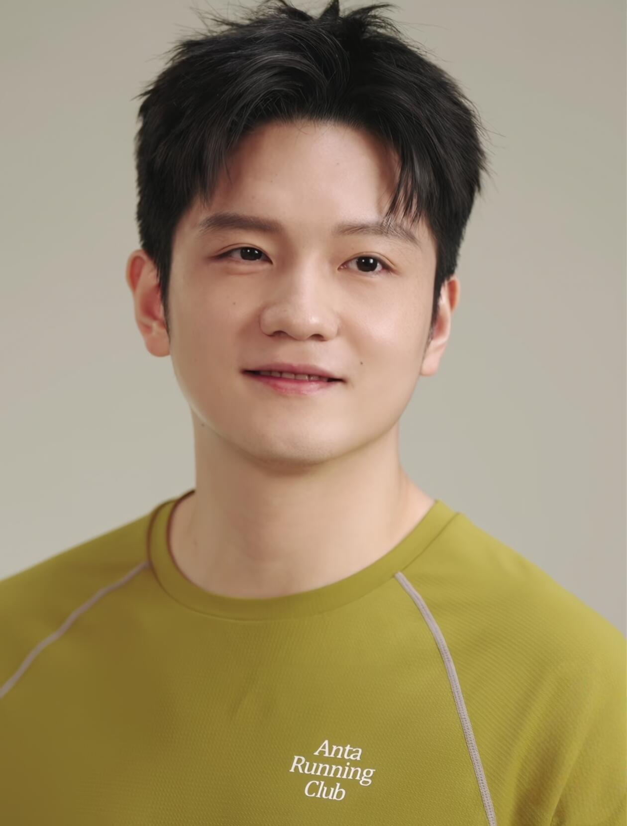 樊振东和安踏，超级吸睛，干净透澈，东哥这个衣服真的白白胖胖，驾驭各种颜色，无敌了