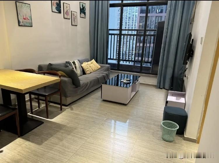 家庭主妇花750请家政打扫卫生，错了吗？

老家有个同学，她老公跑大车的，很少时