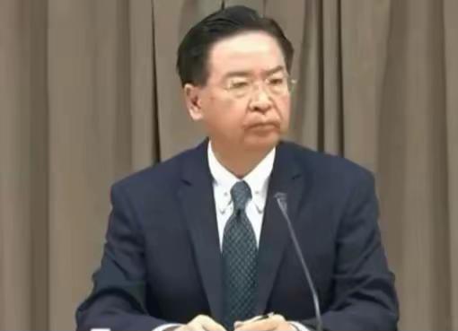 5月10日，台湾原外事部门负责人，现任台湾安全会议秘书吴钊燮，私下里大骂日本和菲