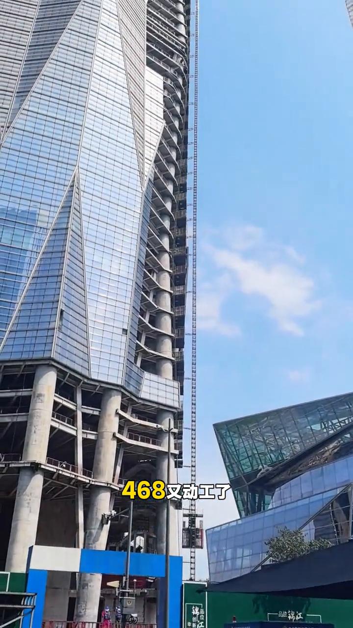 468正式复工，目前高度444米。
468又动工了。