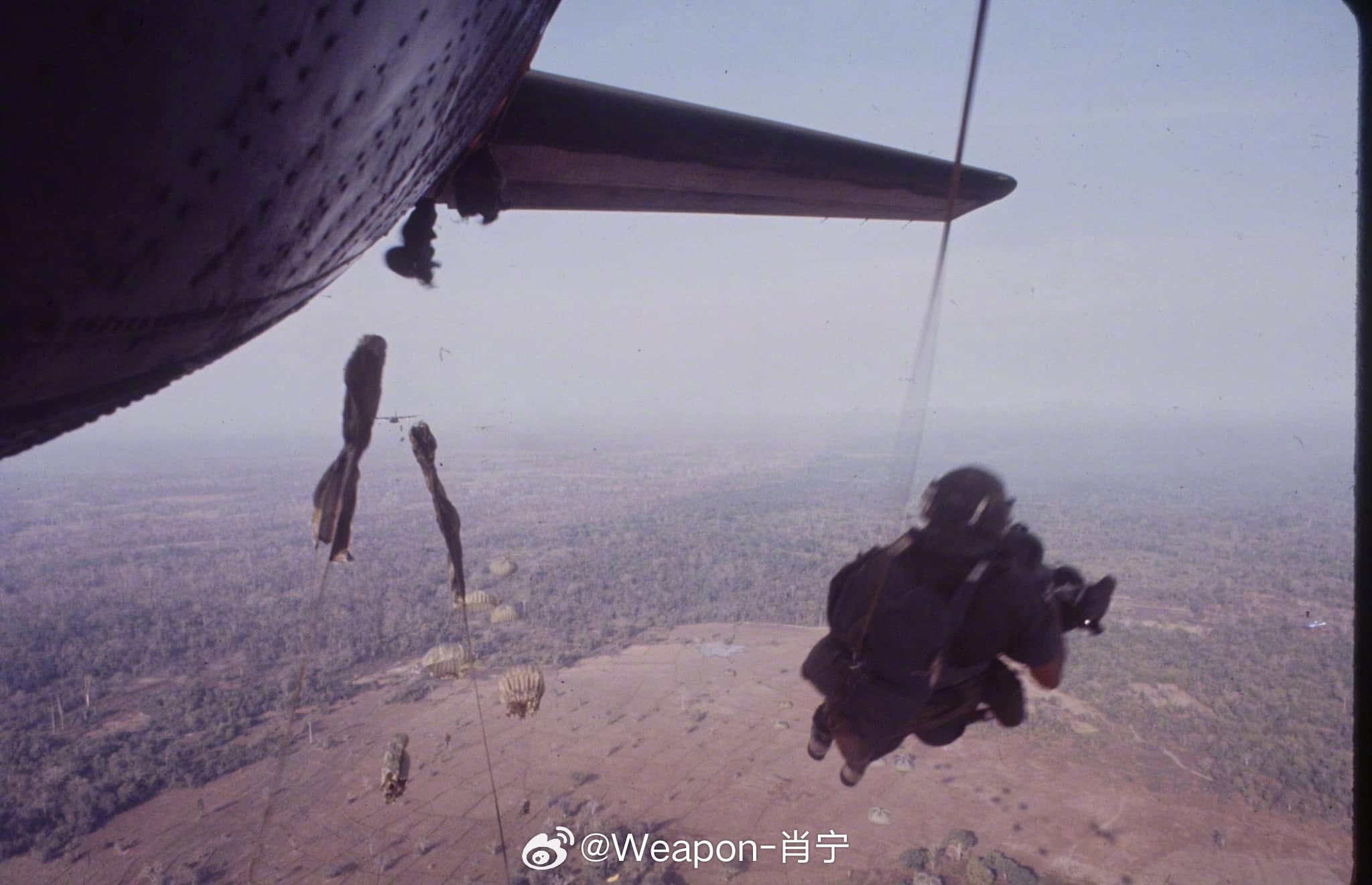 照片中的历史 1967年，在越南“枢纽城市”行动期间，美国陆军第173空降旅第5