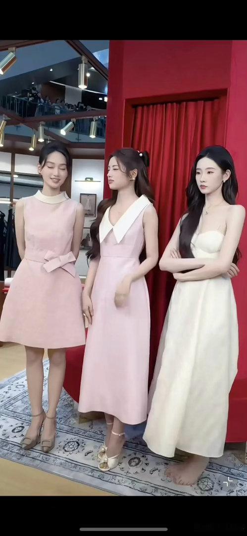 张艺凡线下活动怎么都没有鞋子，光脚站着