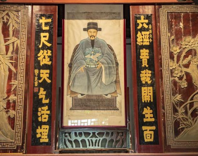 继续说“六经责我开生面，七尺从天乞活埋”的下联！

七尺就是“七尺男儿”的意思，