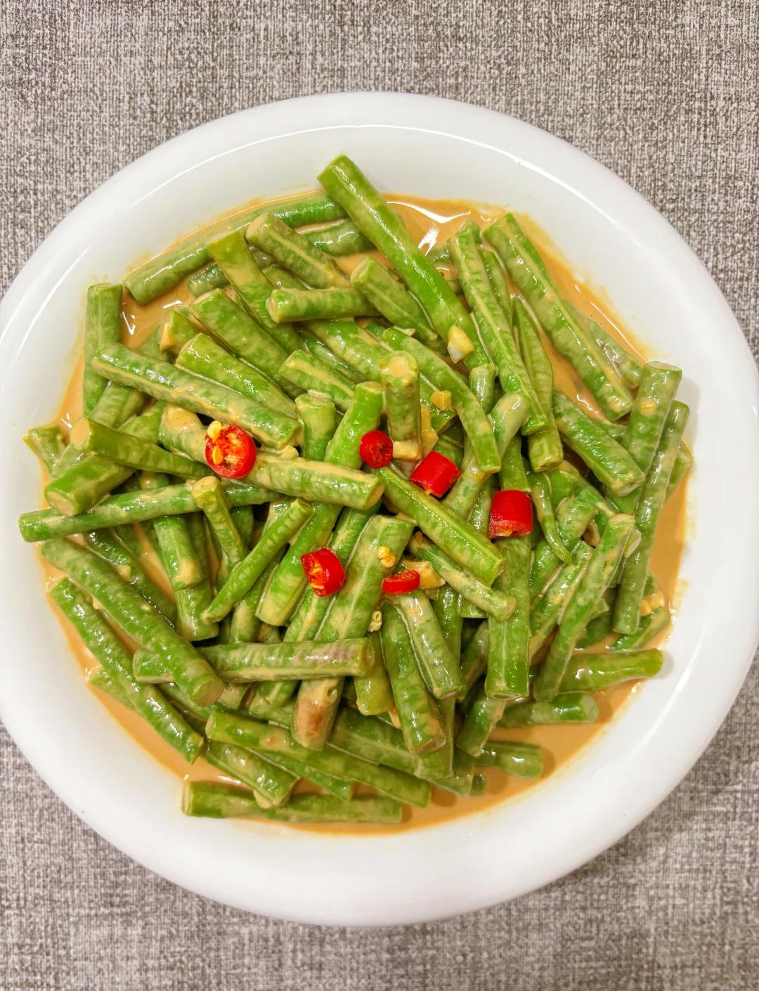 建议女人：三伏天少吃肉！麻酱拌豆角营养又解馋，多吃不胖状态好

三伏天来了，热得