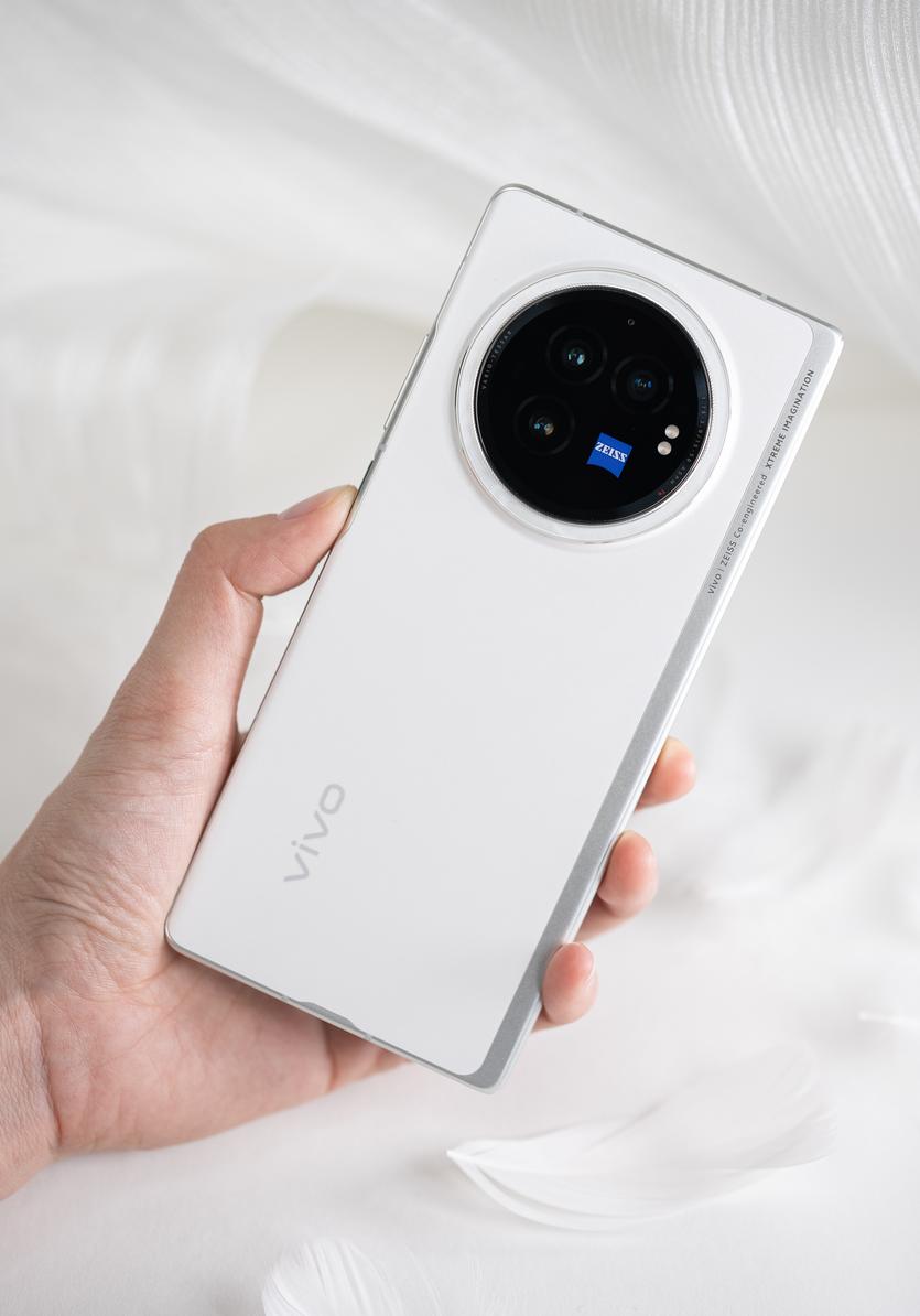 蓝厂应该是继华为之后

第二家真的把高端玩明白的国产厂商吧？

vivo X F