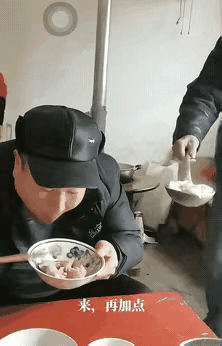去表弟家走亲戚，中午饭表弟和弟媳的热情招待让我动容，这样的亲戚才是真的亲情。
