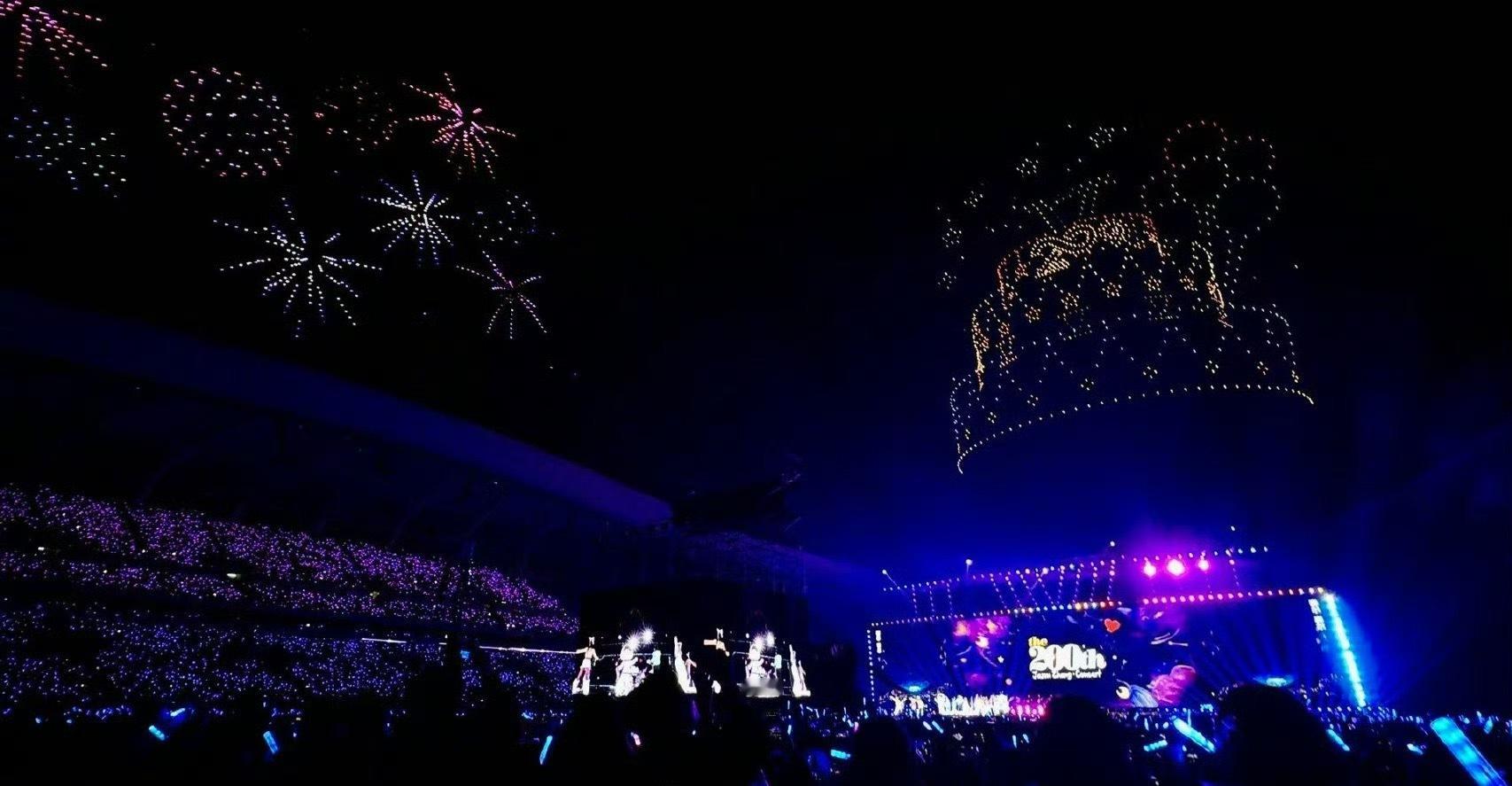 张杰200场嘉年华烟花秀烟花、无人机、拍立得、巨型蛋糕，这是专属于张杰和星星们之