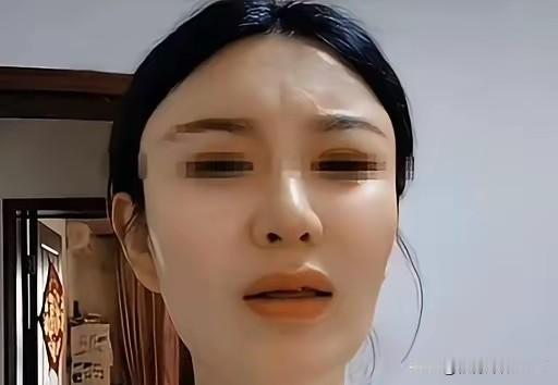 女子酒吧结识丑男，对方许诺送奔驰，她强忍不适假意交往。不料被对方套路签下车贷，车