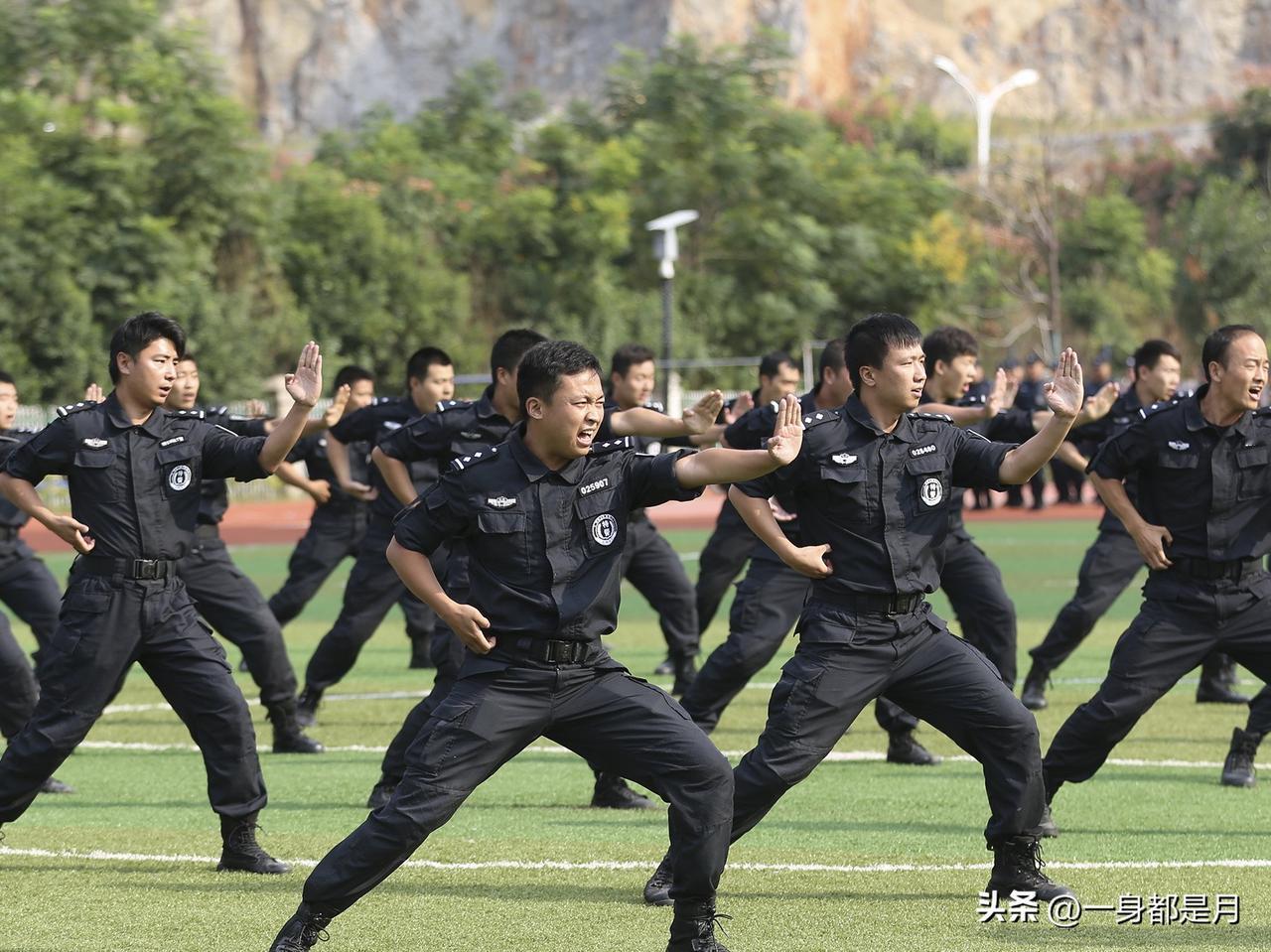 入室盗窃还留字条
这不是网络小说也不是嚣张
近日，安徽芜湖发生怪事
一市民被盗走