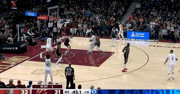 杨瀚森手递手乐福三分命中，这个挡拆质量一般，脚步太慢了





杨瀚森登场打的