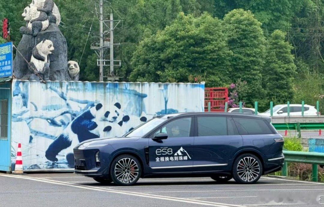 蔚来ES8珠峰换电大V聊车 有种虽然没平常时间去，但如果去了也不担心车子续航问题