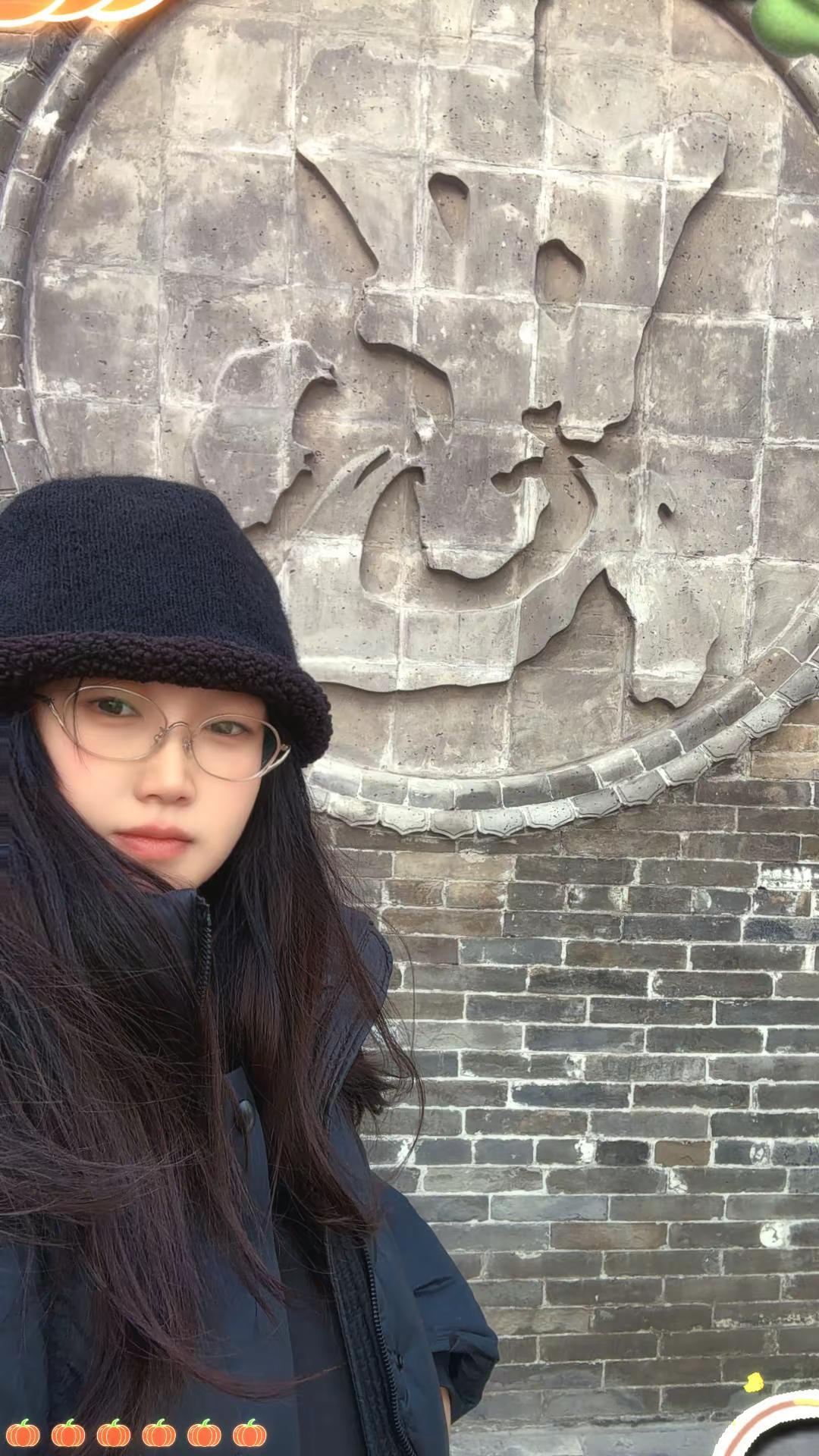 做人要忠，做事要信。忠诚守信方能行远！