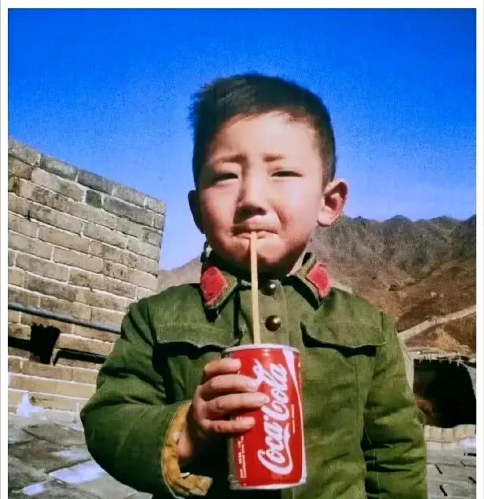 在 1979 年，《时代》杂志刊载了一张极具意义的照片。那是改革开放的春风刚刚吹