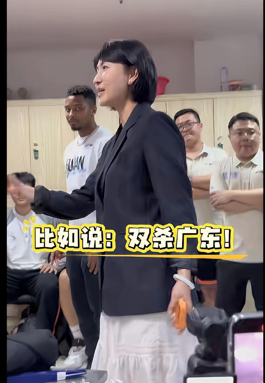 福建队的伍总情商着实不高！
福建队的伍总容貌出众，和广东队的朱总也交情匪浅。然而