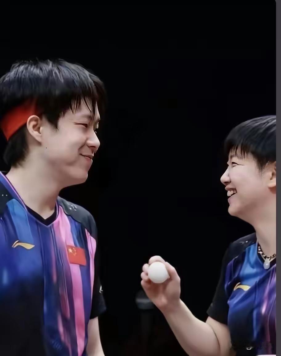 这下不犟嘴了吧，
不突出个人，突出椅子，
照这样下去WTT怕是要破产了，
还有嘴