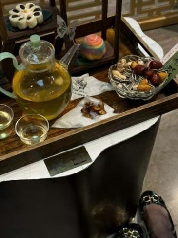 今年去了很多城市，很有体会：各行都在减退，但只要不躺平，而是努力坚持前进，过了这