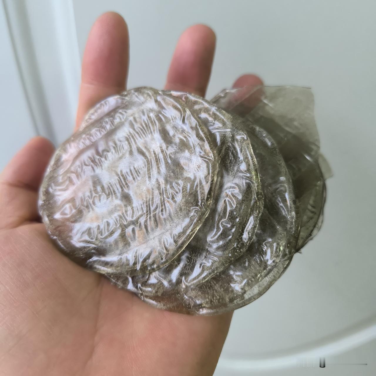 粉皮是不是最耐储存的食材？

今天上午我在家收拾卫生，从我家的储藏室里橱子里掏出