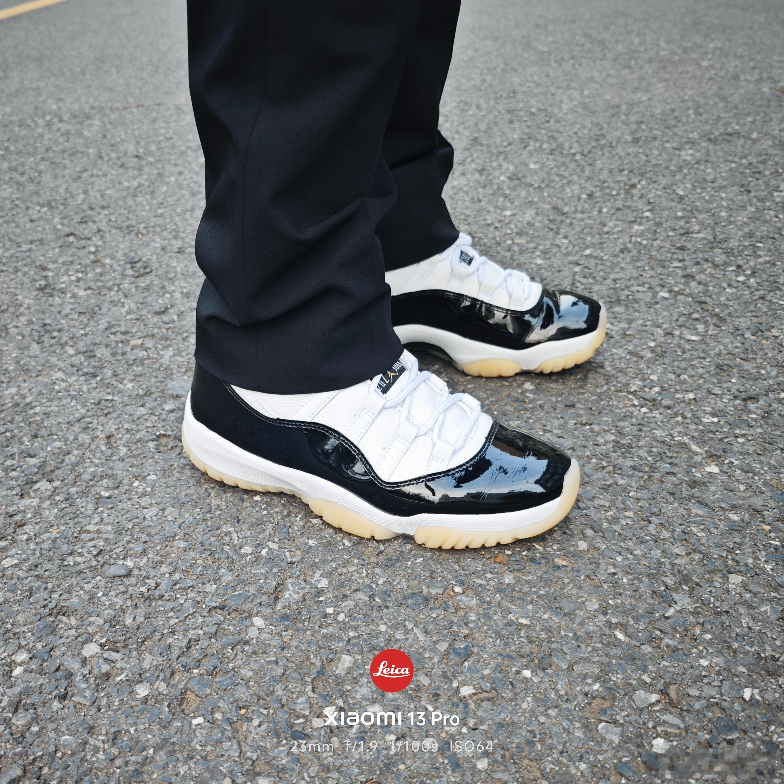 Air Jordan 11要搭西裤穿。 
