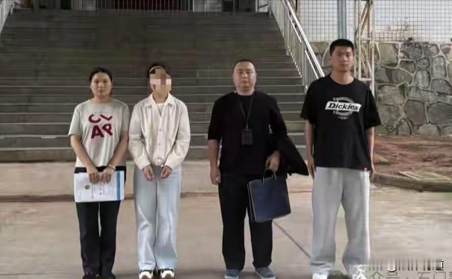 “一鱼六吃”：已婚女常年周旋在6个男人之间，对每个人都说“你是我的唯一”。

2