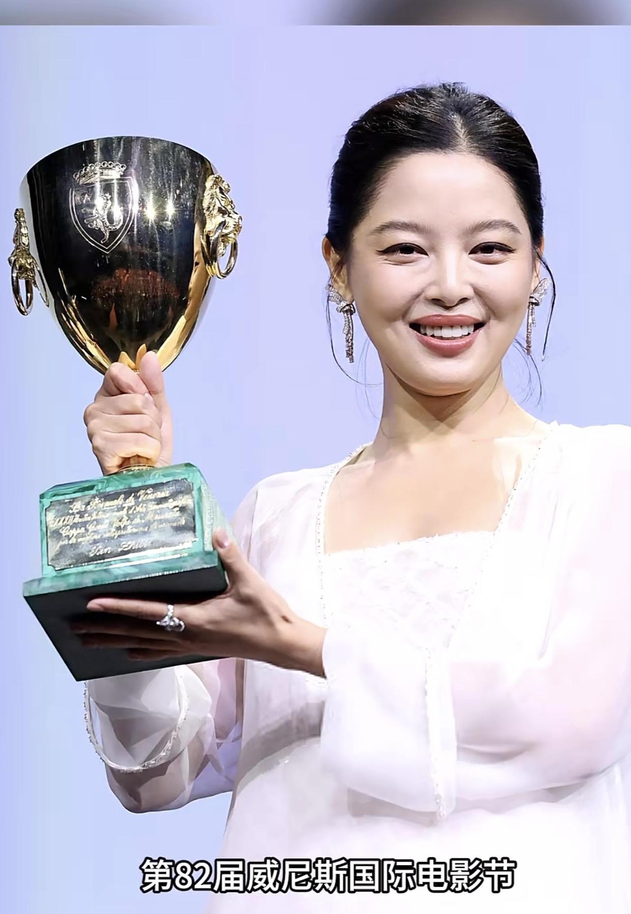 辛芷蕾威尼斯电影节获影后开心坦言实至名归。85花辛芷蕾威尼斯电影节获影...