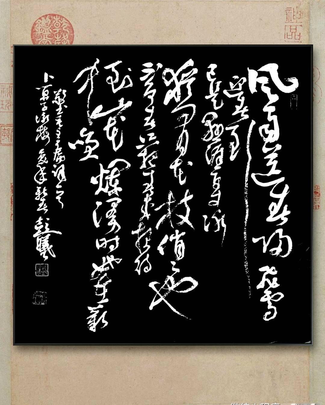 上联：山高云作伴，
下联：路远月相随。