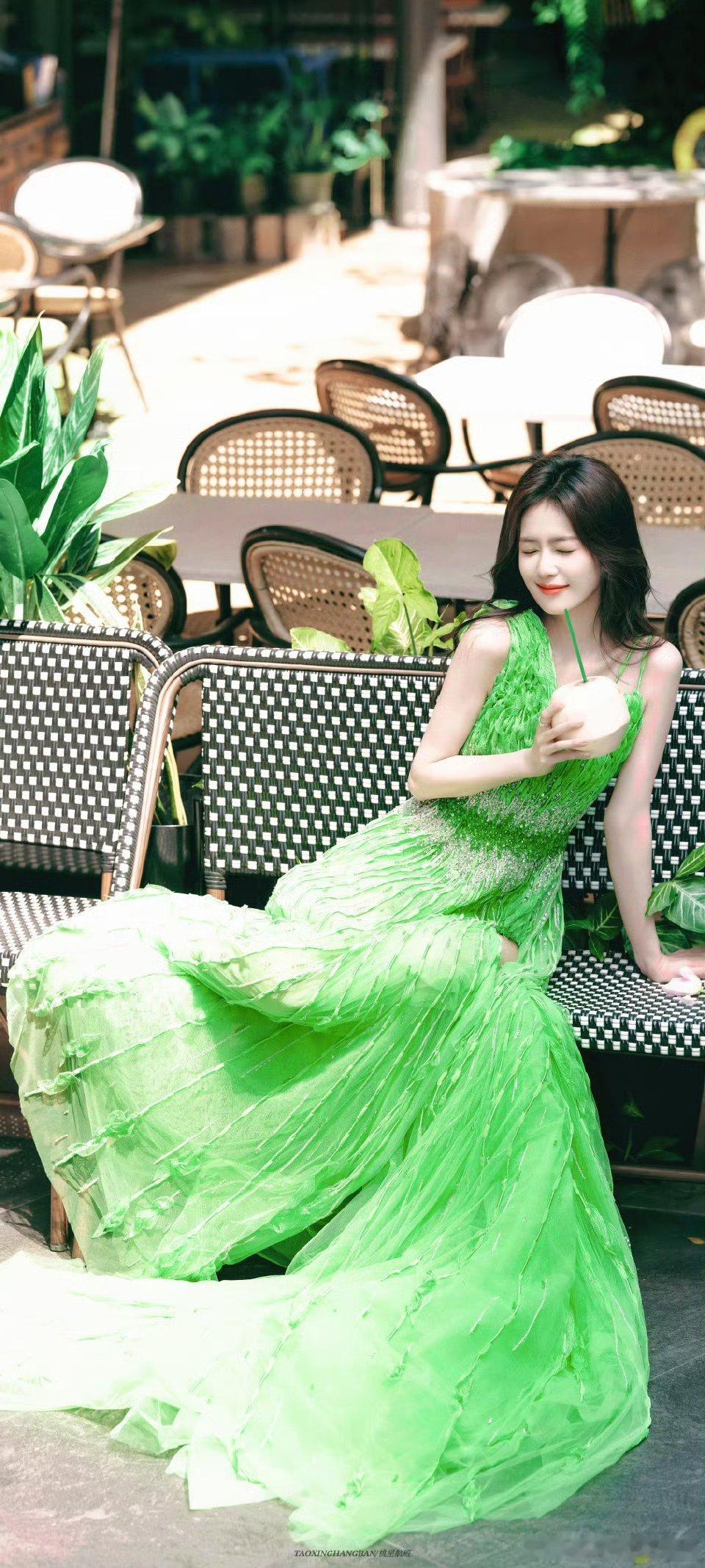 #白鹿泰国见面会绿毯##白鹿[超话]#啊！美死了白鹿，好漂亮[送花花][送花花]