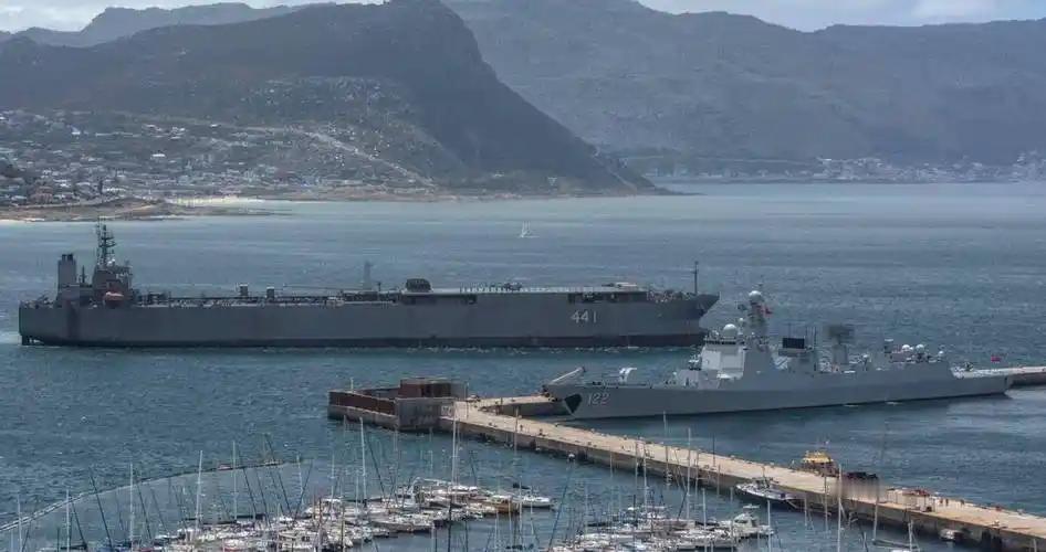 12万吨巨舰横空出世！伊朗靠它冲破封锁，这一思路尽显巧思
 
金砖“和平意志-2